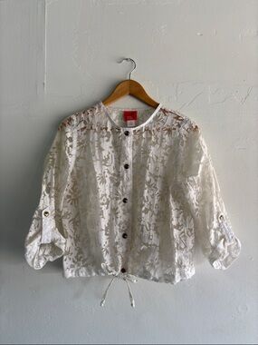 Hearts of PalmFloral Lace Button-Up Blouse